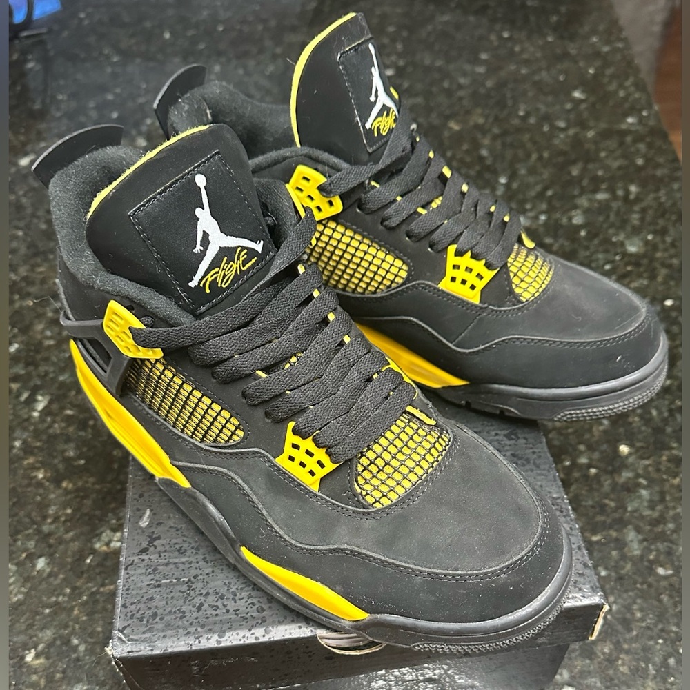 Jordan 4 Retro Thunder